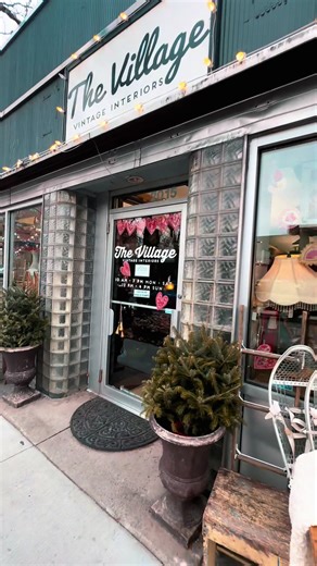 Let’s go vintage shopping at @thevillagevintageslc! This is probably my favorite vintage store, so I am a little biased. Overall, it's an antique mall-style store, meaning multiple vendors sell their items in one location. I don't think there's a single decor style throughout, but I do notice a mix of mid-century, old world, and rustic cottage core. Most vendors price their items at or below what you would normally see elsewhere. I love this store and will always recommend Village Vintage. #salt