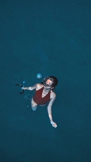 Vibing beneath the surface. 🐚🎶 🧜‍♀️: @maj_mrll 📹: @kathyyyyy_xx 🎨: @__oceanhue 🏕️: @LAKBAY 🤿: @Sanghinga 👠: @BudoleroPH #girlsthatfreedive #gopro #freedive #freediveph #freediving #travel #nature #instagood #travelgram #wanderlust #adventure #instatravel #explore #outdoors #underwater