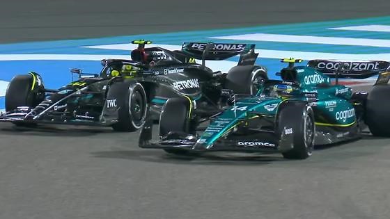 How Formula 1 drivers overtake without crashing at 180 MPH