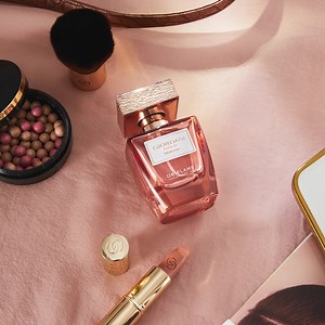 To celebrate 45 years of living life beautifully, Giordani Gold introduces a new scent to treasure, the Essenza Blossom Parfum. Crafted with the highest attention to detail by two renowned perfumers, Fabrice Pellegrin and Daphne Bugey, this parfum is crafted with Orange Flower Blossom and luxuriously interwoven with delicate Camellia as well as rich Jasmine to create the precious Rose Gold Accord. Like a parfum jewel, Essenza Blossom features the highest fragrance concentration of any Giordani G