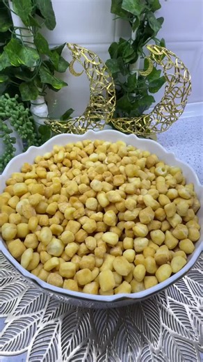 “Chak- chak “ ✅ 4 ta tuhum ✅ 0,5 choy qoshiq chayniy soda ✅ 0,5 choy qoshiq tuz ✅ 350 gr un Sirop uchun : ✅ 300 gr shakar ✅ 150 gr suv ✅ 150 gr asal #chakchak#тренд #reels #тикток #рек