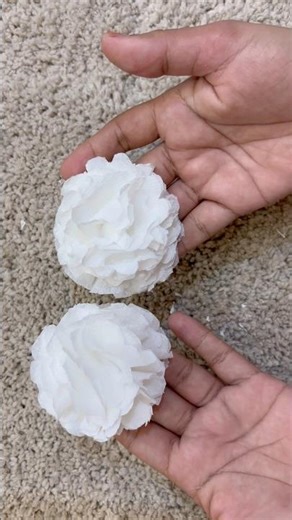 Flowers using tissue paper #2minutecraft #flowermaking #paperflower ‪@SANASHOMECRAFT‬