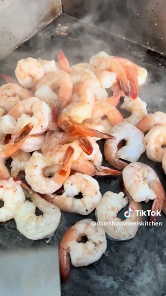 Tell me if you like shrimps with Spanish rice😁