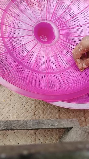 Noodle Preparation Techniques with Sieve