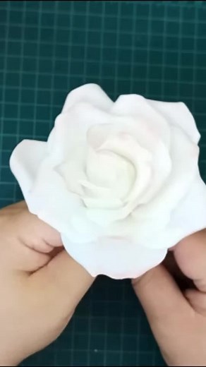 Tutorial: Cómo hacer una rosa de pasta de goma o fondant paso a paso