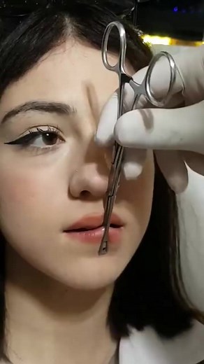 Labret - Lip - Piercing video. #lippiercing #lippiercings #labretpiercing #piercing piercing.world | piercing.world