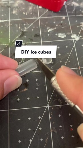 DIY mini ice cubes 🧊 #miniatures #minis #tinythings #diyminis #dollho...