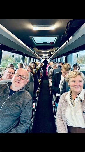 PÅ VEJ 🩷. Så er de morgenfriske bestyrelser i BUPL Storkøbenhavn, BUPL Hovedstaden, BUPL Bornholm og dele af BUPL Nordsjælland på vej til BUPL’s Ekstraordinære Kongres Baggrunden er fremtidssikringen af BUPL, og følgende fire strukturemner skal behandles: 🟣Færre medlemmer i BUPLs Forretningsudvalg (FU) 🟣 Ny landsledelse 🟣 Kongreskadence – hvor ofte skal der afholdes kongres 🟣 Sammenlægning af BUPL Hovedstaden og BUPL Bornholm. Lovændringsforslag skal ifølge BUPL’s vedtægter besluttes på en 