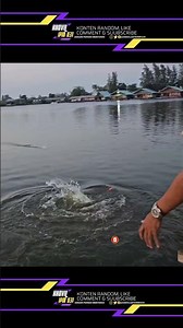 A BEGINNER STRIKES A MONSTER FISH UNTIL A PERSON HOLDS IT