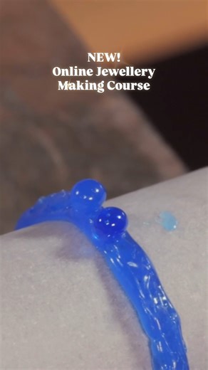 🌟NEW COURSE!!🌟 Whoop! I am super excited to announce that today we are launching a brand new online wax jewellery course 🥳📣 “Rings, Pendants and Charms in Wax: The Build-Up Technique” 💍🕯️ This is the first course at Jewellers Academy dedicated entirely to this organic, textured method 🙌 It’s taught by the lovely Jo Hunt (@rockpooljewellery) and includes tutorials on how to make pendants and rings using this fantastic method of sculpting wax 💎 It’s available for download NOW and also curr