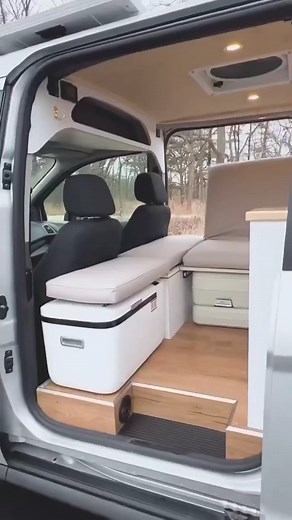 Check out this impressive campervan setup! (@smallvansbigworld) This vehicle provides a compact yet functional home on wheels that is ideal for short getaways such as a day trip to the beach or a weekend camping trip. With its clever design, it offers plenty of storage space, a comfortable sleeping area, and a functional kitchenette with a stove, sink, and fridge. | Project Van Life