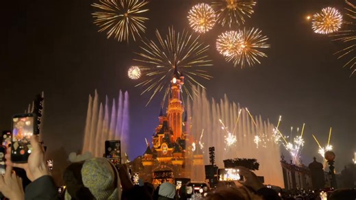 194K views · 2.2K reactions |  Compte à rebours pour 2026 à Disneyland Paris 壟  Video: Countdown to 2026 at Disneyland Paris 壟 | DLP Report | Facebook