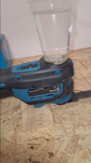 Test vibrací Makita DTM52Z