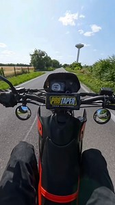 Miro Záluszký | Rider on Instagram: "Toto je Part 1. Bude aj Part 2 Oblieka ma @moteam.sk . . . . . . . #motorcycle #wheelie #tutorial #howto"