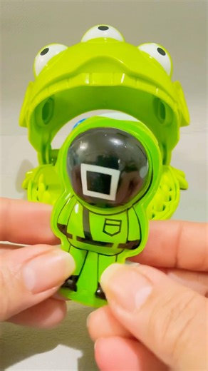 ASMR ALIEN DENTIST LOVE EATING GREEN ROBOT CANDY #shortvideo #asmr #trending #shorts