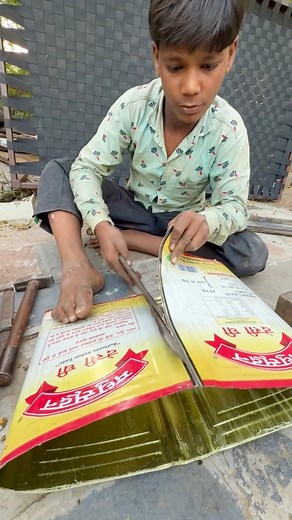 Amazing engineering by a poor boy😱he made an amazing household item from junk. #artwork #Childrenart #art #magicart #viralpost | Mr Rajasthan