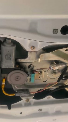 How to fix Toyota sequoia back rear window