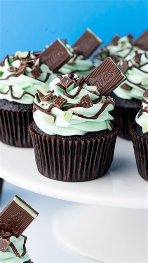These mint chocolate cupcakes are dark, dramatic, and totally hypnotizing 🍫🌿🧁 Rich chocolate cake, cool mint buttercream, glossy ganache, and mint candy details you can’t look away from ✨ Comment RECIPE and I will send you the link to the recipe or find it at https://cakemehometonight.com/mint-chocolate-cupcakes/ | Cake Me Home Tonight