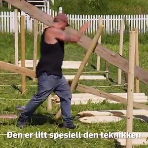 26K views · 138 reactions | I kveld starter finaleuken! Stian møter på utfordringer når han skal bygge et gjerdeHva syns du om taktikken hans? | Farmen | Facebook