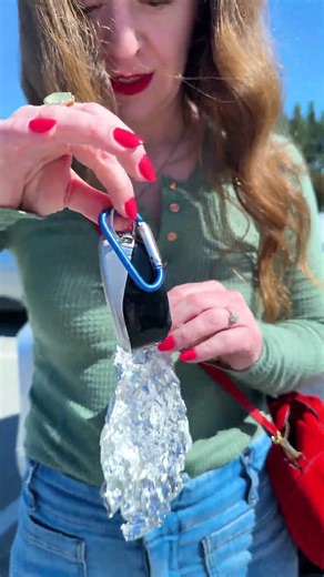 Use aluminum foil to make a DIY Faraday cage to protect cars from keyless theft #cars #safety
