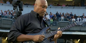 Bernie Williams returned to Yankee Stadium to jam through the national anthem on jazz guitar