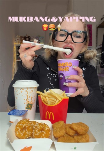 Przyjaciółka chciała odbić mi chłopaka… MUKBANG🍟✨ #mukbangs #mukbang #storytime #grimace #grimaceshake