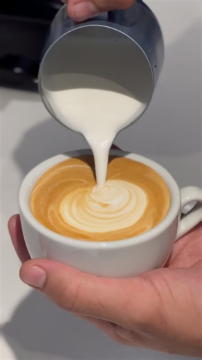 De la torréfaction en passant par le conseil, l’installation de machines ou encore la livraison, Fare du Café vous accompagne dans toute votre aventure café. Que vous soyez professionnel de la restauration, une entreprise avec des collaborateurs pour qui la machine à café est non-négociable, que vous ayez besoin d’une animation café sur un stand ou bien que vous soyez un simple amateur, vous trouverez votre bonheur ✅ ⸻ 📍 𝖥𝖠𝖱𝖤 𝖣𝖴 𝖢𝖠𝖥𝖤́ | 𝖯𝖠𝖯𝖤𝖤𝖳𝖤 𝟩𝟨 𝗋𝗎𝖾 𝖽𝖾𝗌 𝖱𝖾𝗆𝗉𝖺𝗋𝗍