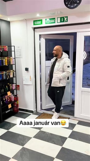 Petra Ganyine Gulyas on Instagram: "✨ Ha igazán különleges, egyedi parfümöt keresel, akkor ezt látnod kell! ✨ Megérkeztek a Besseler parfümök, amiket MINDENKI imád 😍 💥 Dubai & marokkói illatok, akár 24 órás tartóssággal! 👉 Oriental Collection és Al Malakia – brutálisan lenyűgöző illatok 🔥 És ne feledkezzünk meg a Lattafáról sem! Top illatok a polcon: Khamra, Dukan, Qaun 💯 👀 Gyere, szagolj bele, és találd meg a saját illatod! 📍 Avasi üzletünkben várunk! LadyShop – Szilvás utca 1. Ha szeret