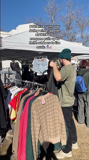 Thriftopia’s Youtopia market was packed with sustainable clothes plus food and live music. #UCSB