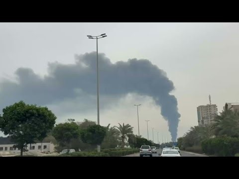IMAGES Koweït: colonne de fumée au-dessus d'une raffinerie après une attaque de drone
