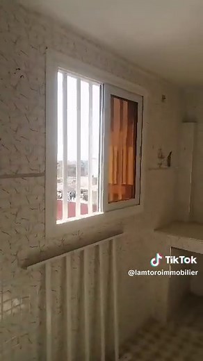 Mini studio à 110 mille parcelles Assainies unité 17 au 4ème étage prend couple ou célibataire, conditions 3 mois contacter 782902893