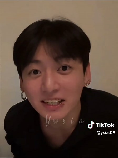Jung Kook's Live Performance Moments: Beautiful Eyes