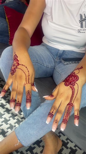 Art du henné : Tradition et créativité à Dakar