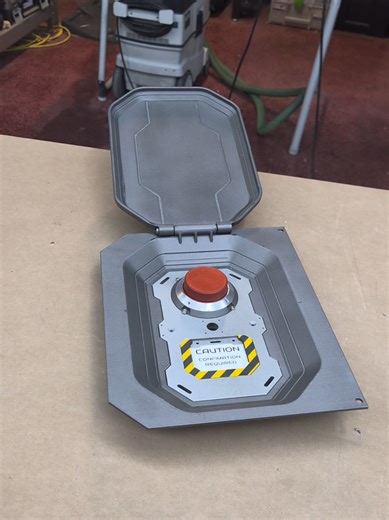 Early 90s anime energy. Built in real life. This is the Slip Gate Control Panel by Tinius Space Industries. One oversized red button. A real safety cover. No touchscreens. No fake UI. Every switch is physical. Every interaction is intentional. Designed and built in-house for immersive environments, escape rooms, and hero sci-fi props—where pressing the button actually does something. This isn’t decoration. It’s a moment. Push buttons. Cool things happen. #SlipGate #SciFiProps #AnimeAesthetic #Bi