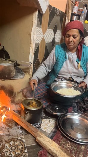 Moni Roy on Instagram: "#❤️ #bir #birbilling #chiken #rice"