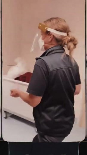 Linen handling for Health Care Workers - correct handling. Video 1