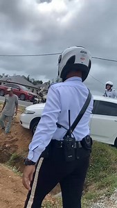 6.7M views · 79K reactions | Terima kasih dan syabas kepada Kpl Supiyan Yusof dan anggota BSPTD Bachok kerana memberi bantuan terhadap kenderaan yang hampir masuk ke dalam longkang...Yang selalu dihina dan dipandang sinis inilah yang selalu dekat dengan masyarakat dan memberi bantuan jika diperlukan tanpa mengira Agama, Bangsa dan pangkat.. #SelamatBersamaJSPT | Wan Faizal Wan Azman | Facebook