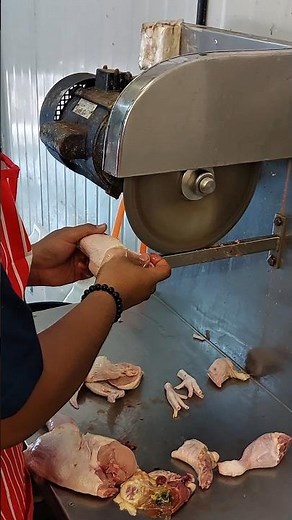 whole chicken cut with machine #chicken #wholechicken #chickencutting #cuttingchicken