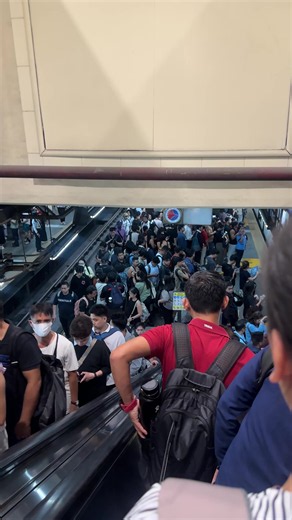 “We work hard. We pay taxes. We sacrifice hours of our lives just trying to get from one place to another. And yet, this is what we have to endure every single day. Siksikan. Hintayan. Pagod. We’re not asking for luxury. We’re asking for safe, reliable, and dignified public transportation. Fuck the government for making us believe this should be normal. We deserve better. The Filipino people deserve better. 🇵🇭💔”#fyp #pilipinas