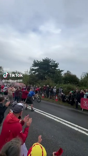 Welsh legend Geraint Thomas rides into Cardiff for his final ever race in the Tour of Britain. 🚴
