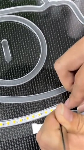 Iniciando en el arte del neonflex Transforma tus ideas en proyectos de alto impacto Asiste a nuestra Masterclass Gratuita y conviertete en un maestro del neonflex #arteconneonflex #diseñoinnovador #transformacionartistica #clasemagistralgratuita #talentocreativo #desafioartistico #habilidadesartisticas #tecnicasinnovadoras #cuadrosdeneonflex