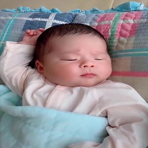 525K views · 10K reactions | Paradise Strange funny things in newborn babies  #Newborn #Baby Join my group :  We Love Babies  . Thank you so much ❤ | Dogs World | Facebook