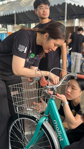 A wonderful day with our friends from Agoda Thailand, building bicycles for families in the Lock 456 community of Klong Toey 🚲💛 Together with the Bangkok Community Help Foundation, amazing companies like Agoda show how teamwork and compassion can truly change lives. Want to make a difference too? Let’s create your next community outreach event together! 🌿 #BangkokCommunityHelpFoundation #AgodaThailand #CommunityOutreach #KlongToey #CorporateSocialResponsibility #GivingBack #TeamBuilding #Make