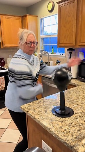 壘 Punch, train, and destress— the Elite Boxing Training Mini Punching Bag is a heavy-duty desktop trainer built for speed, reflexes, and quick stress relief. Strong suction base, responsive rebound, and compact design make it perfect for warmups, focus drills, or a fun office workout. Durable, portable, and ready for fast rounds anywhere. ⚡️ Buy now：https://t.site/4rj0phJ | Shoplyhube | Facebook