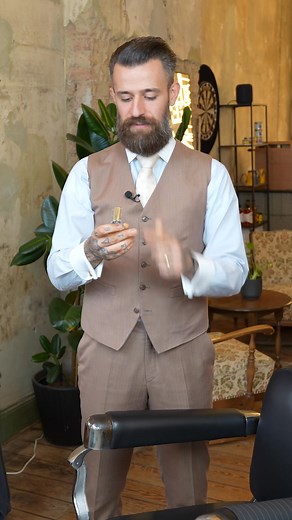 Warum so viele über einen Rasierhobel? George erklärt's euch! #störtebekker #barbershop #männerpflege #rasur #rasierhobel | Störtebekker