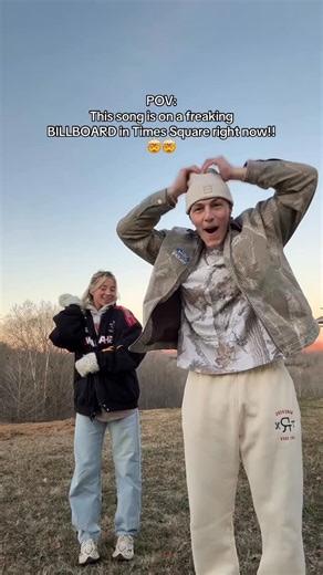 Tayler Holder on Instagram: "ARE YOU KIDDING MEEEE!!! ❤️ thank youuuuuu #newmusic #hemingway #TimesSquare #Billboard"