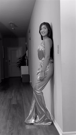 Vijeta Gupta on Instagram: "Stepping back into the groovy 70’s in the most iconic way 💛✨ This Gold Disco Jumpsuit from @halloweenpartyonline is EVERYTHING sparkly, bold, and giving full dancing-queen energy! 🪩💃 Perfect for parties, cosplay, or any night you want all eyes on you. Shine bright, have fun, and let the disco mood take over! ✨🌟 Link: https://halloweenpartyonline.com/ #HalloweenPartyOnline #DiscoQueen #70sCostume #RetroVibes #CosplayFun #GoldJumpsuit #PartyOutfit #CostumeReel #Wome