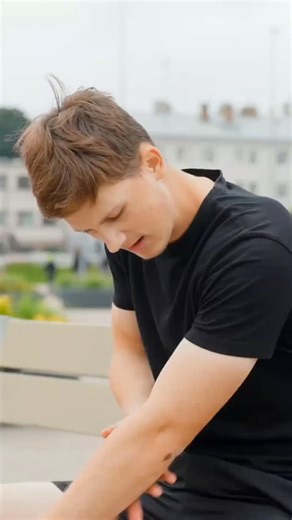 🎾 Elbow pain while gripping, lifting, or playing your sport? It could be Tennis Elbow — and ignoring it can make it worse! 💪 Follow these simple recovery steps: 1️⃣ Avoid overloading your elbow. 2️⃣ Maintain a neutral wrist while lifting. 3️⃣ Do eccentric forearm exercises to rebuild strength. 4️⃣ Don’t skip stretching, icing, and physiotherapy — they speed up healing! 🏆 Get back to your game pain-free with expert physiotherapy care. Revival Healthcare — Your Partner in Sports Recovery & Peak