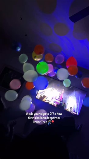 Ashley | Content Creator on Instagram: "New Year’s Eve balloon drop 🎈 If you have littles, they’ll LOVE this easy DIY balloon drop! All you need are a few supplies from @dollartree or Walmart ✨ Balloons 🎈 Tablecloth ✨ String 🎈 Tape ✨ Toasting glasses 🎈 Sparkling apple cider ✨ Party hats & glow-in-the-dark glasses We added a light for a little extra razzle dazzle ✨ Such a fun way to ring in the New Year with kids! 🎆 #BalloonDrop #DIY #NewYearsEve #KidsActivities #MomLife"