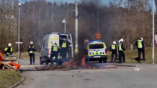 3 injured after Swedish police fire warning shots during riot